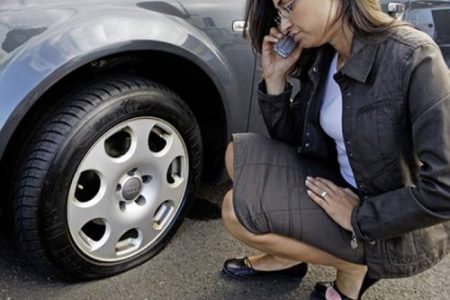 asistencia-en-carretera-pinchazo-de-ruedas